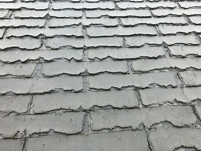 剥離が起きボロボロの様子